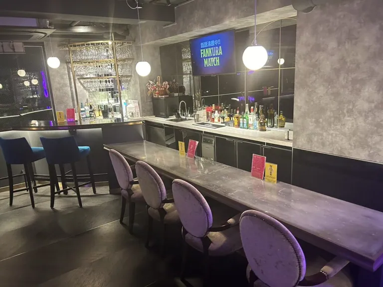 B4 （ビーフォー）の店内