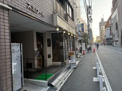 ドンピーへの道順 10／10：少し進むと左手に錦糸町ドンピーの入る「スミワートビル」があります。