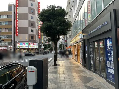 ミーツバーへの道順 4／5：二つ目の十字路が出てくるので右折します。