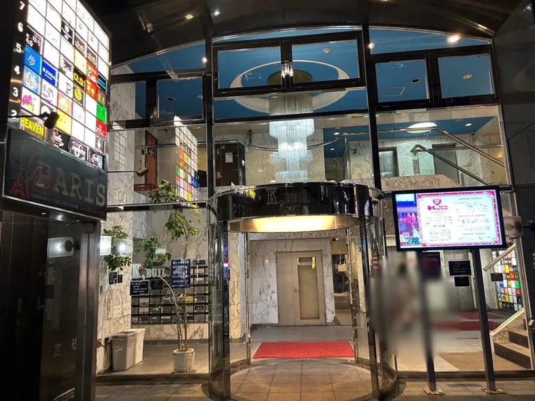 キャンバスの店内
