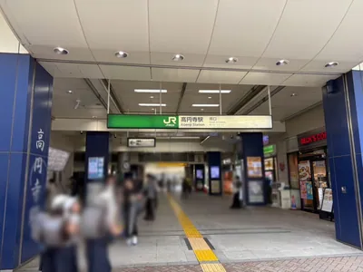 ラトゥールへの道順 1／6：「高円寺駅」南口を出ます。