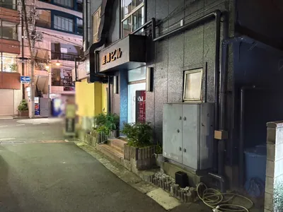 柏　バロールへの道順 8／8：突き当り手前右手に柏バロールの入る「深澤ビル」があります。