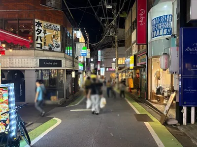 バリエンテへの道順 6／9：二つ目の左手路地も超えて直進をします。