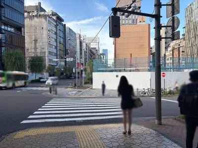 ラソへの道順 4／11：二つ目の横断歩道を渡ります。