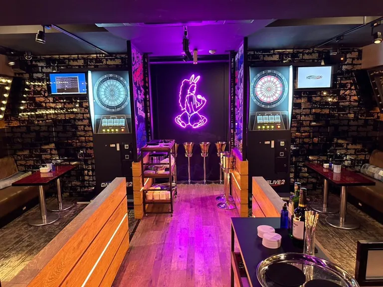B4 （ビーフォー）の店内