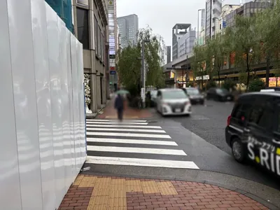 水滴 （シズク）への道順 6／10：一つ目の路地を越えて直進します。