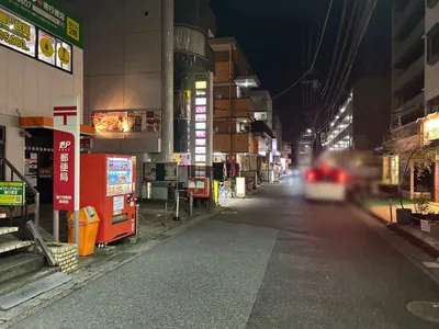 スピカへの道順 5／5：少し進むと左手に南行徳スピカの入る「ウィズティソシアルビル」があります。