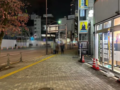 メティへの道順 4／5：右手の二つ目の路地を右折します。