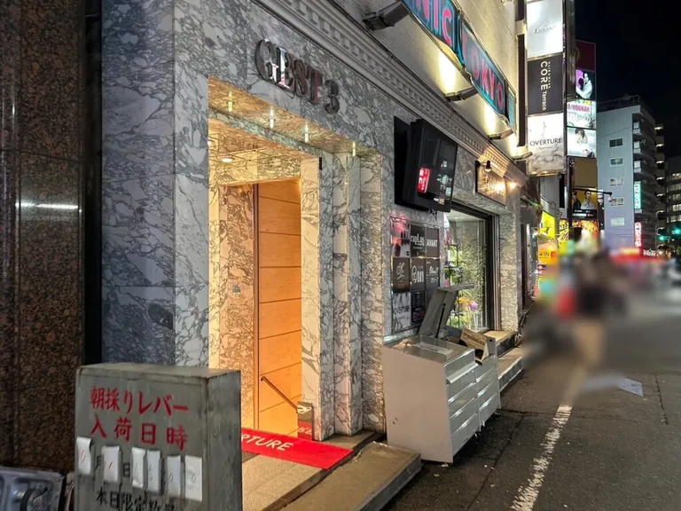 オーバーチュアの店内