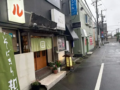 木更津　アリーナへの道順 13／13：少し進むと左手に木更津アリーナの入る「越路ビル」があります。