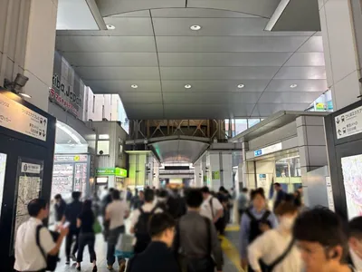 秋葉原　あんりみてっどへの道順 2／7：駅を背にして正面に進みます。