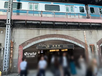 トウキョウオンザジパングへの道順 1／4：「新橋駅」日比谷口を出ます。