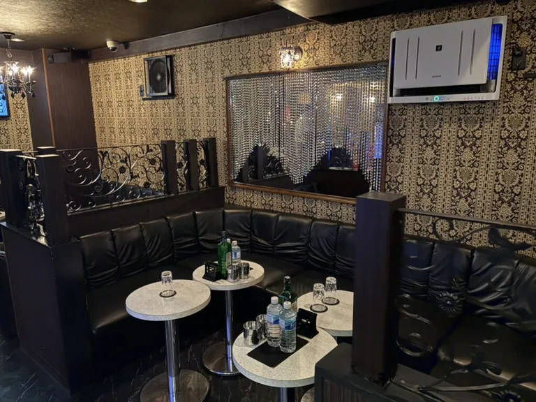 クラウンの店内
