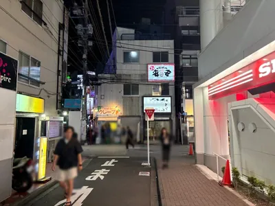 シロへの道順 5／6：突き当りを左折します。