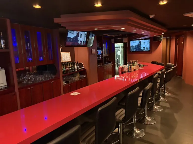 西日暮里 アンビシャスの店内