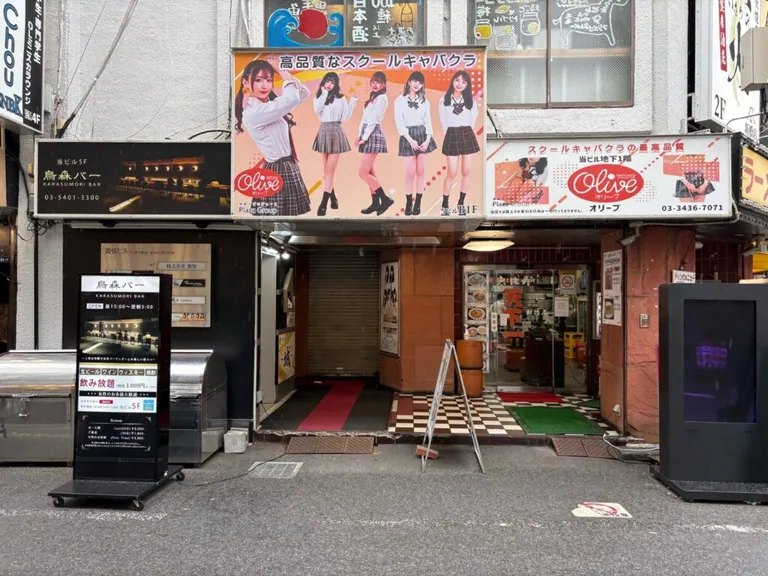 シュシュ新橋烏森口の店内