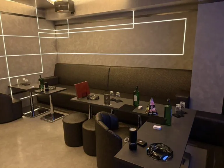 ザクラスの店内