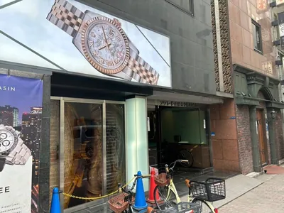路ト （ミチト）への道順 10／10：左折して、すぐ左手に銀座路トの入る「ソワレ・ド銀座第二弥生ビル」があります。