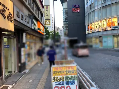 万寿 （マンジュ）への道順 8／14：道なりに直進をすると左手に吉野家が出てくるので道なりに左折します。