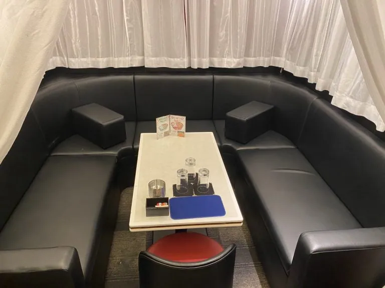 令（レイ）/昼の店内
