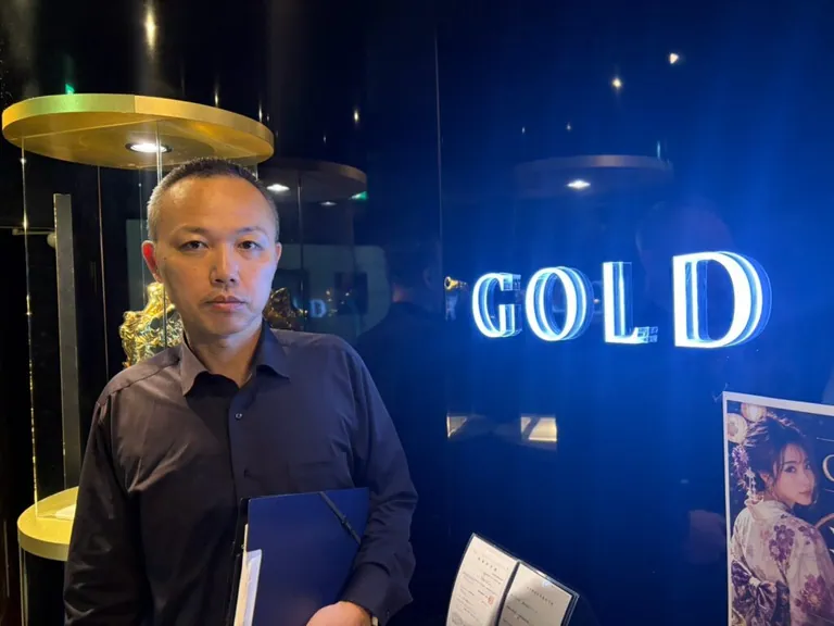 ゴールドの店内