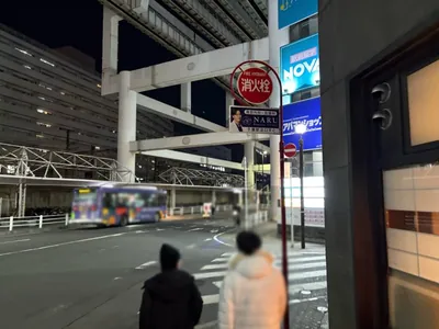クレヨンへの道順 6／10：右手一つ目の路地を右折します。