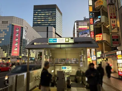 ヒャッカリョウラン （百花繚乱）への道順 1／9：「上野広小路駅」A3出口を出ます。