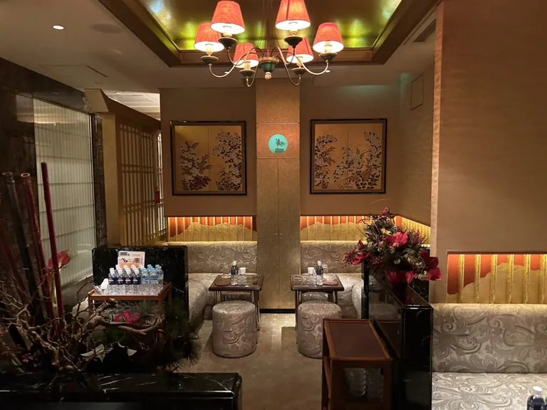 金銀彩 （キンギンサイ）の店内