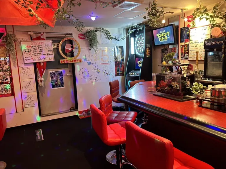 イーネー （girls cafe bar E～ねぇ）の店内