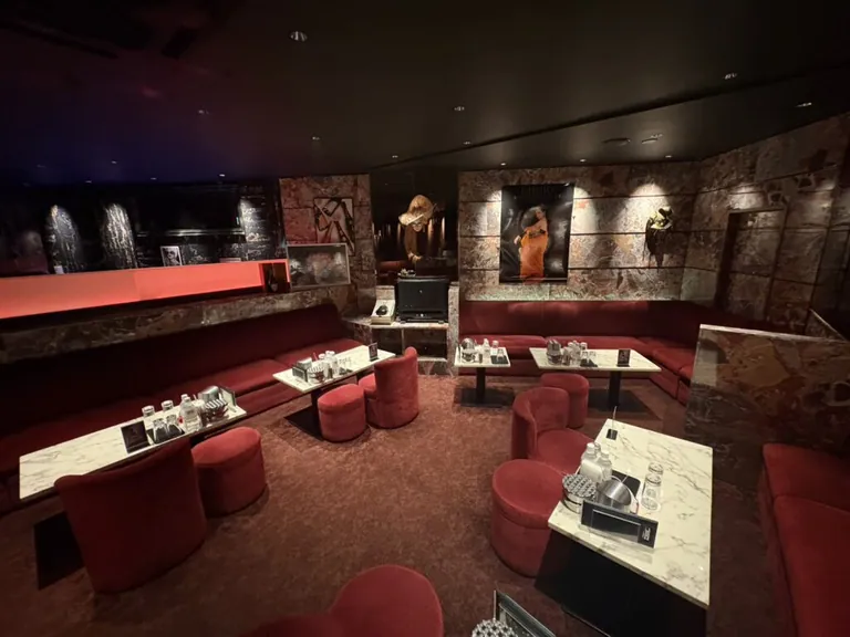 小岩　エンペラーズラウンジ （Emperor’s Lounge）の店内