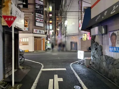 カナロアへの道順 6／8：一つ目の十字路を越えて直進を続けます。