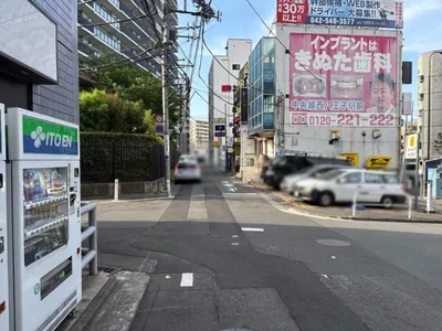 スカイキャッスルへの道順 11／12：十字路を左折します。