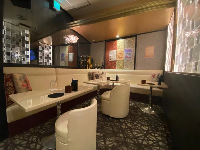 アジアンドールの店内