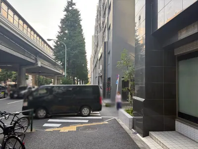 インクへの道順 6／9：二つ目の路地も超えて直進を続けます。