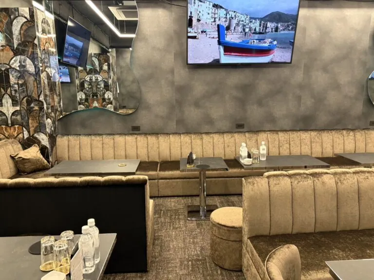 ダイヤモンドの店内