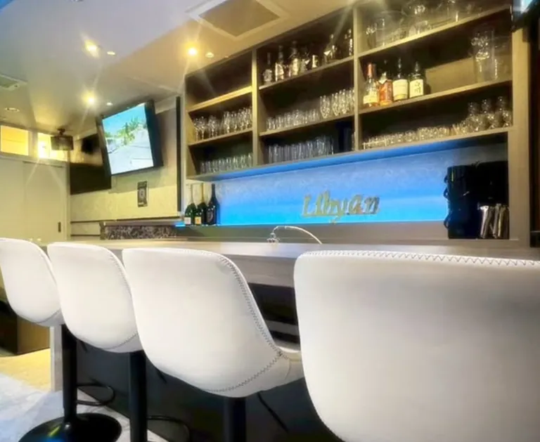 リビアンの店内