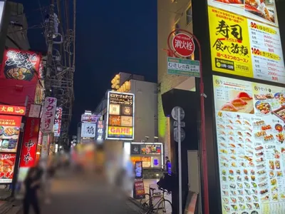 ドラゴンクラブへの道順 6／6：直進を続けると左手にラーメン屋の中本が出てくるので向いのビルに大宮ドラゴンクラブが入ります。