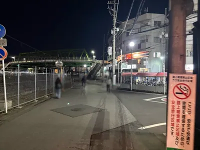 蕨　エースへの道順 5／7：一つ目の右手路地を越えてそのまま直進します。