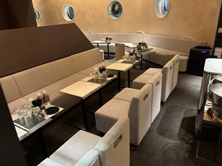 ウエダの店内
