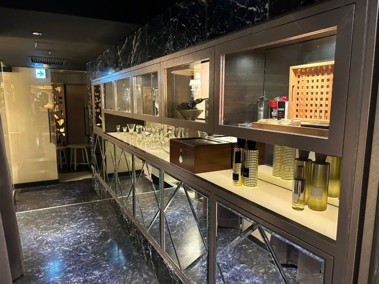 フォーティーファイブの店内