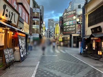 アマンへの道順 6／9：一つ目の十字路を越えて更に直進します。