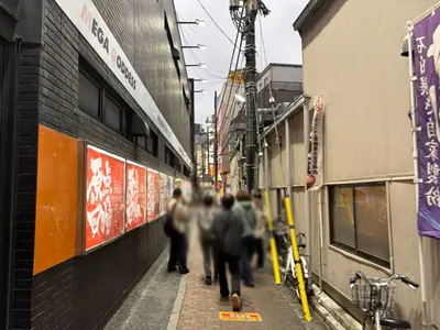 ティトゥルースへの道順 5／6：直進します。