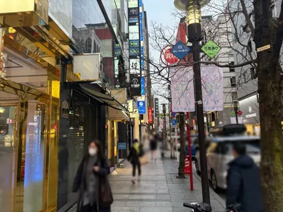 楪 （ユズリハ）への道順 11／11：右折後、すぐ左手に銀座楪の入る「第5ポールスタービル」があります。