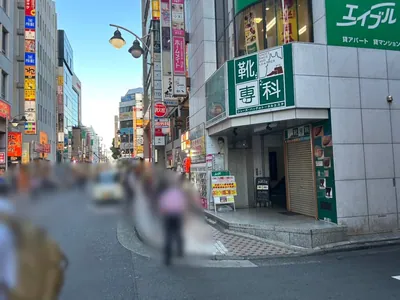 ディアブロへの道順 5／6：右手路地を超えて直進します。