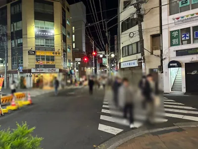イーネー （girls cafe bar E～ねぇ）への道順 3／6：一つ目の十字路を左折します。