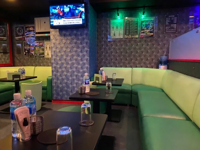 ピーカーブーの店内