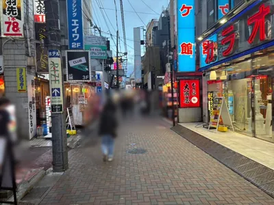 ララァへの道順 5／8：一つ目の路地を左折します。