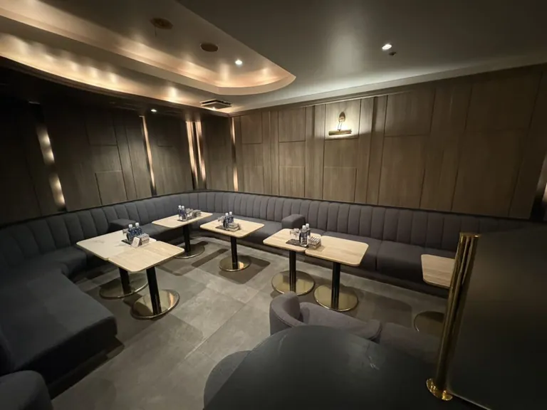 アップス （UP’s）の店内