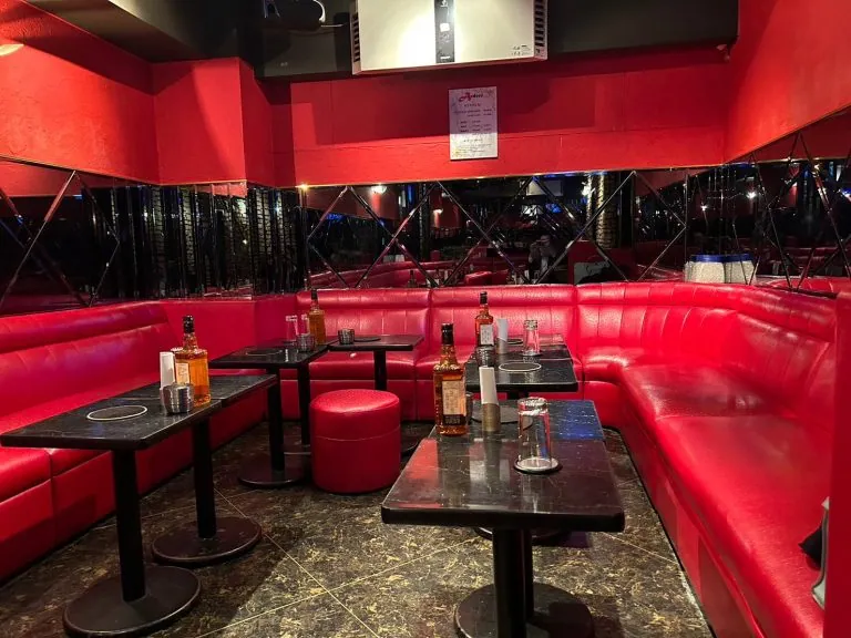 アルドーレの店内