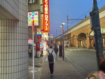 吉祥寺　ミストへの道順 5／9：左手一つ目の路地を左折します。